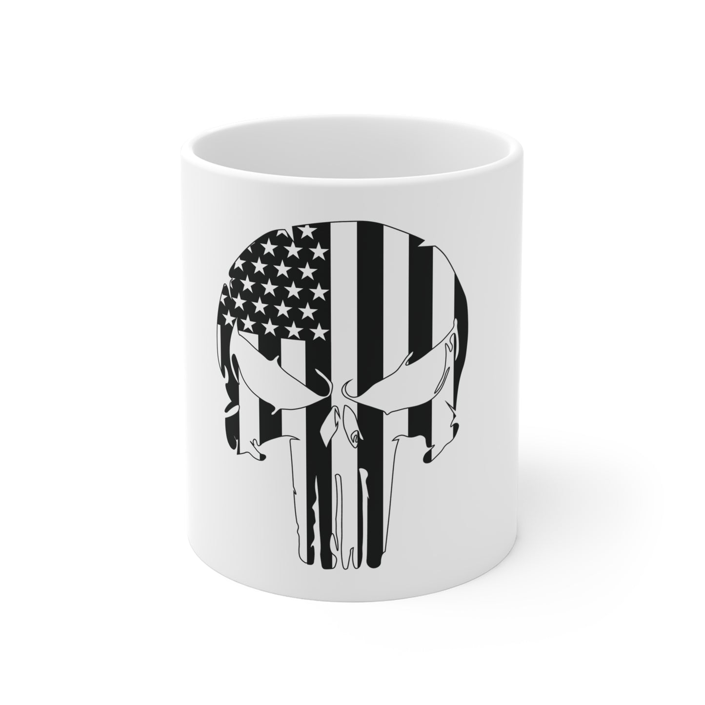 Black & White American Skull Flag Coffee Mug – Distressed USA Skull Mug – Bold Patriotic Icon Cup – Rugged Americana Gift Mug 11oz
