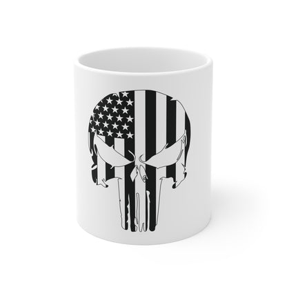 Black & White American Skull Flag Coffee Mug – Distressed USA Skull Mug – Bold Patriotic Icon Cup – Rugged Americana Gift Mug 11oz